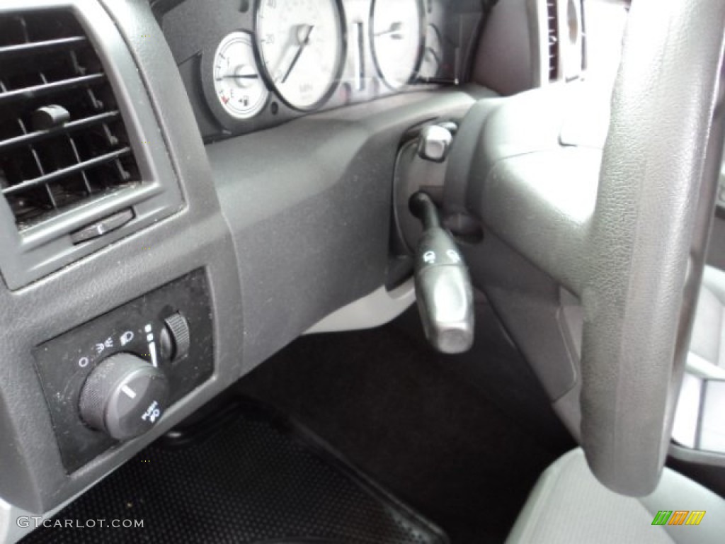 2006 300 Touring - Magnesium Pearlcoat / Dark Slate Gray/Light Graystone photo #12
