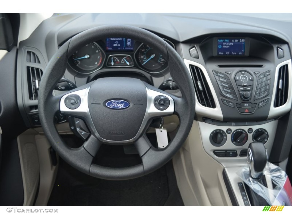 2014 Ford Focus SE Sedan Medium Light Stone Steering Wheel Photo #84155625