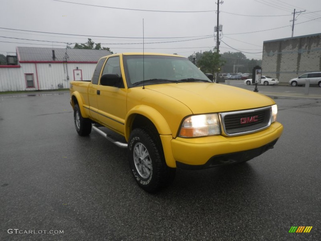 Flame Yellow 2002 GMC Sonoma SLS Extended Cab 4x4 Exterior Photo #84158058
