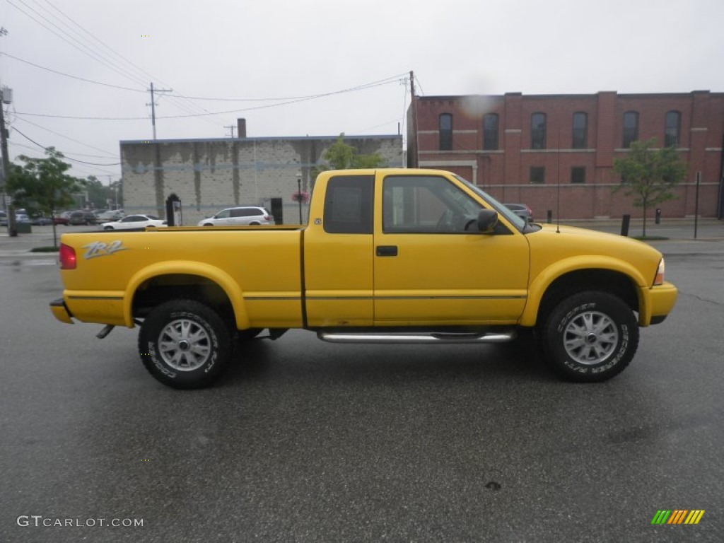 Flame Yellow 2002 GMC Sonoma SLS Extended Cab 4x4 Exterior Photo #84158085