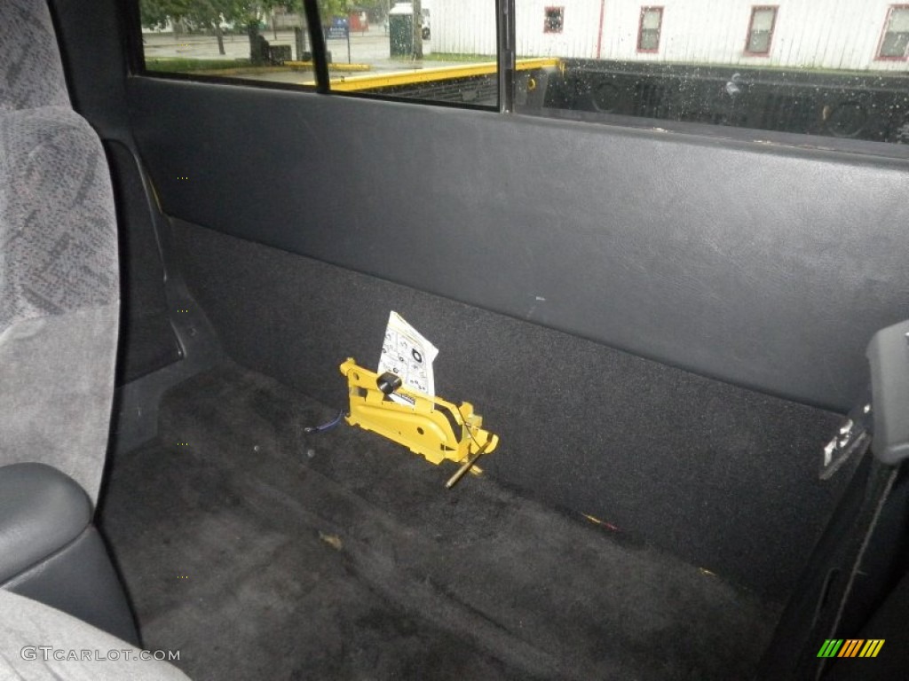 2002 Sonoma SLS Extended Cab 4x4 - Flame Yellow / Graphite photo #8