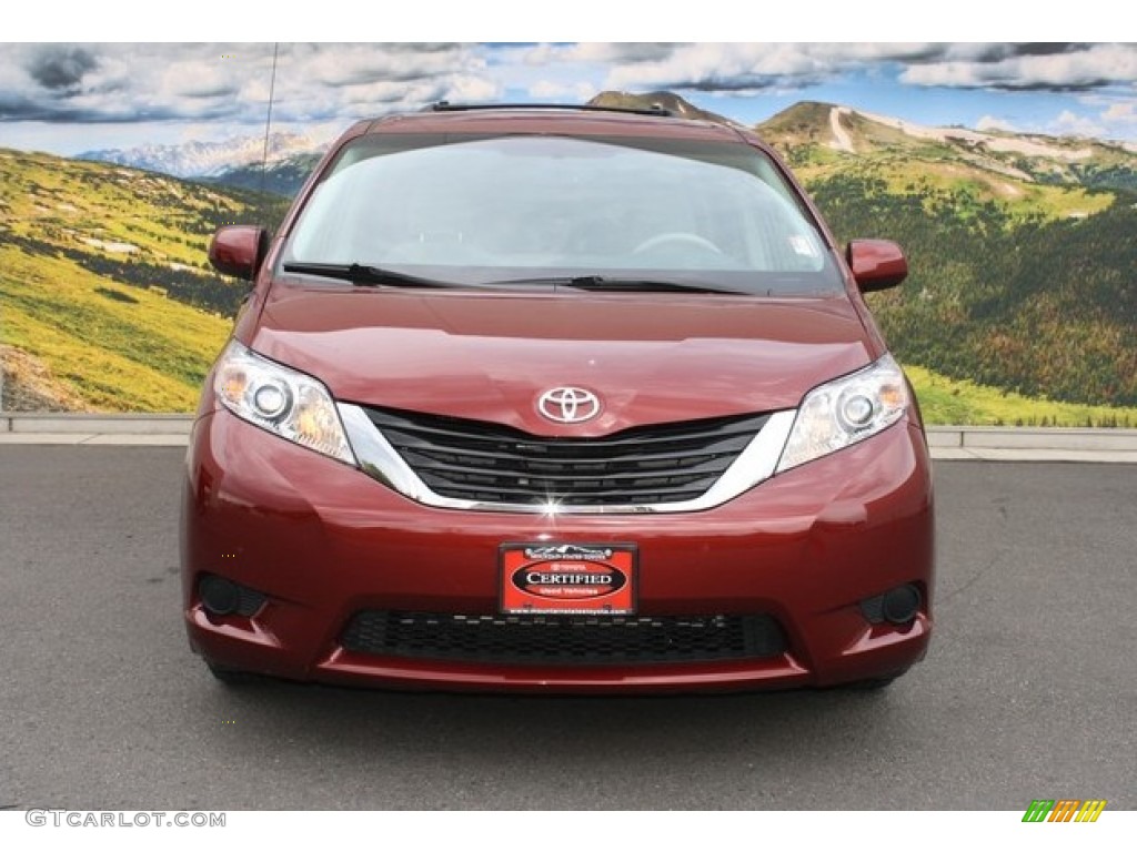 2013 Sienna LE AWD - Salsa Red Pearl / Light Gray photo #4
