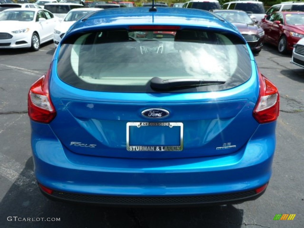 2013 Focus SE Hatchback - Blue Candy / Medium Light Stone photo #3