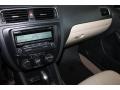 Black - Jetta SE Sedan Photo No. 16