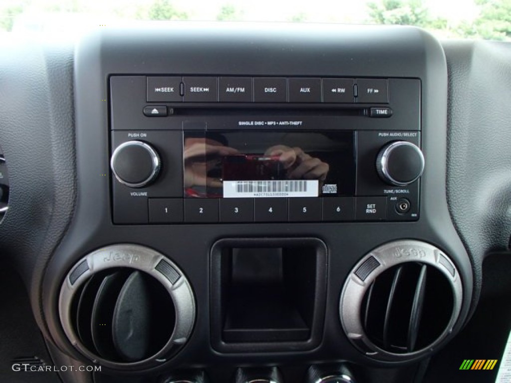 2014 Jeep Wrangler Unlimited Sport 4x4 Audio System Photo #84167097