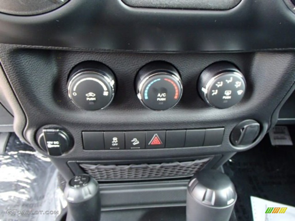 2014 Jeep Wrangler Unlimited Sport 4x4 Controls Photo #84167121