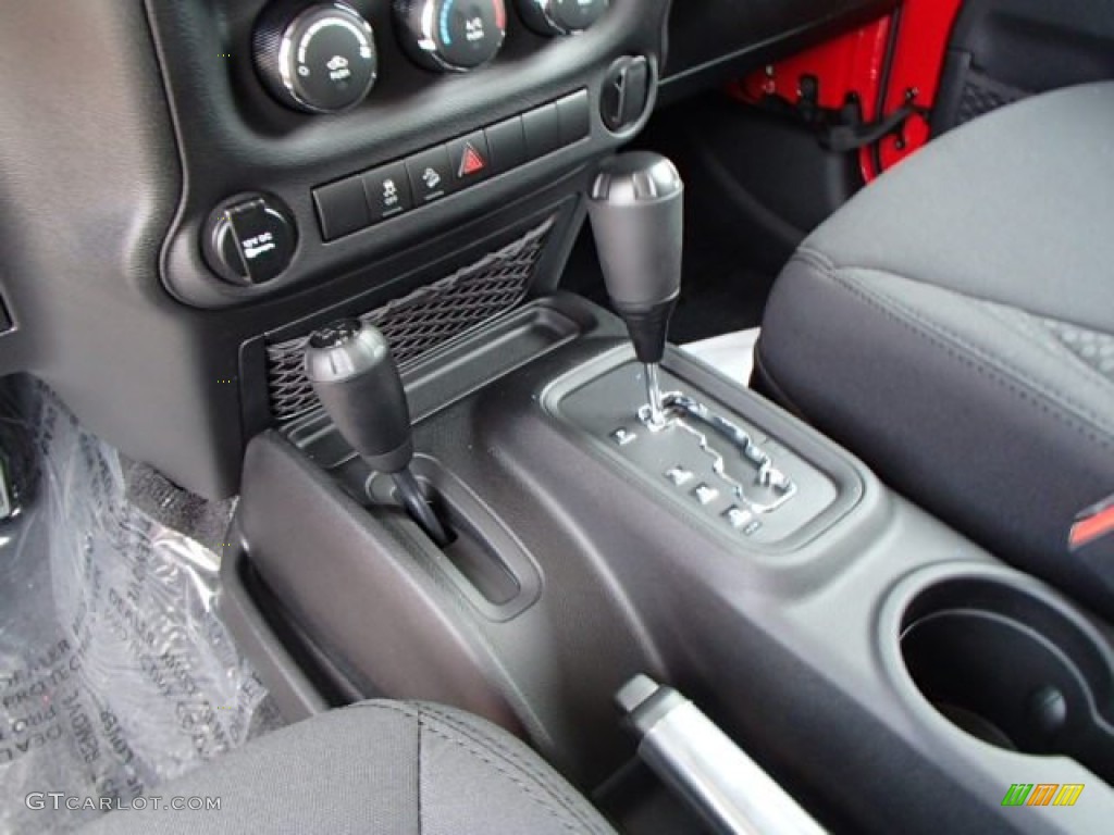 2014 Jeep Wrangler Unlimited Sport 4x4 5 Speed Automatic Transmission Photo #84167142
