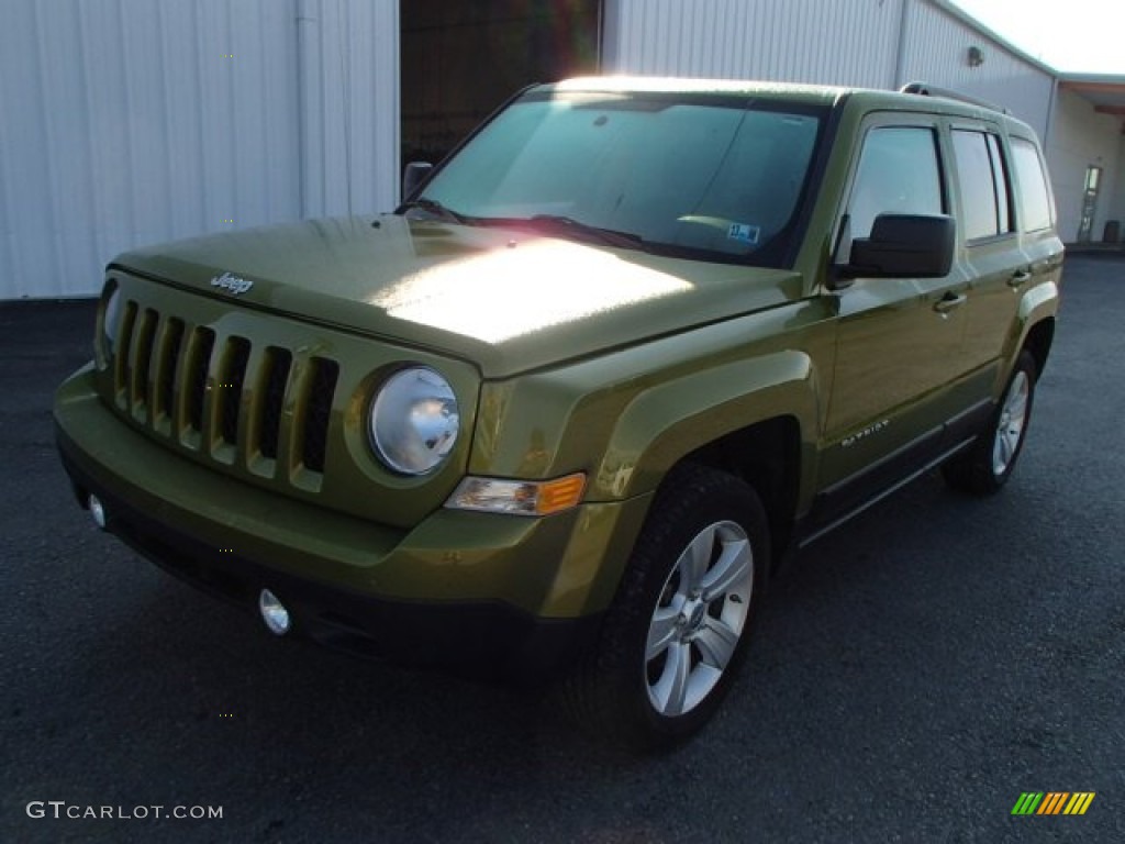 2012 Patriot Latitude 4x4 - Rescue Green Metallic / Dark Slate Gray photo #2