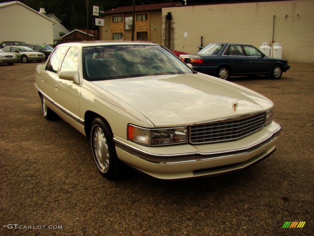 1996 DeVille Sedan - White / Beige photo #10