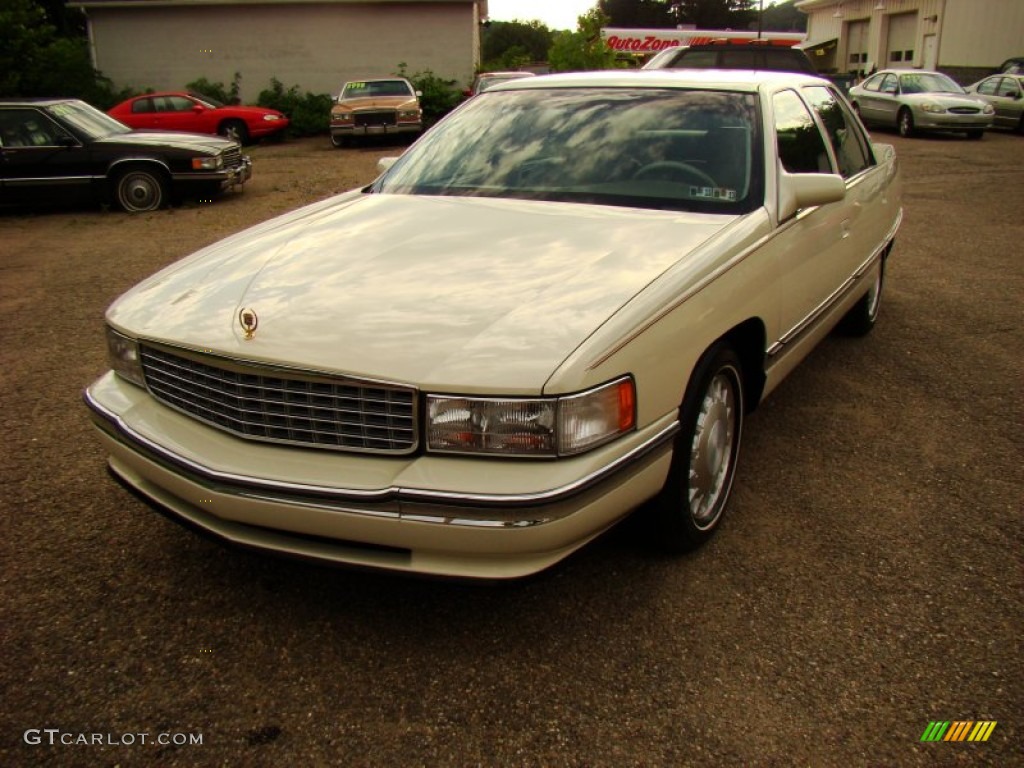 1996 DeVille Sedan - White / Beige photo #12