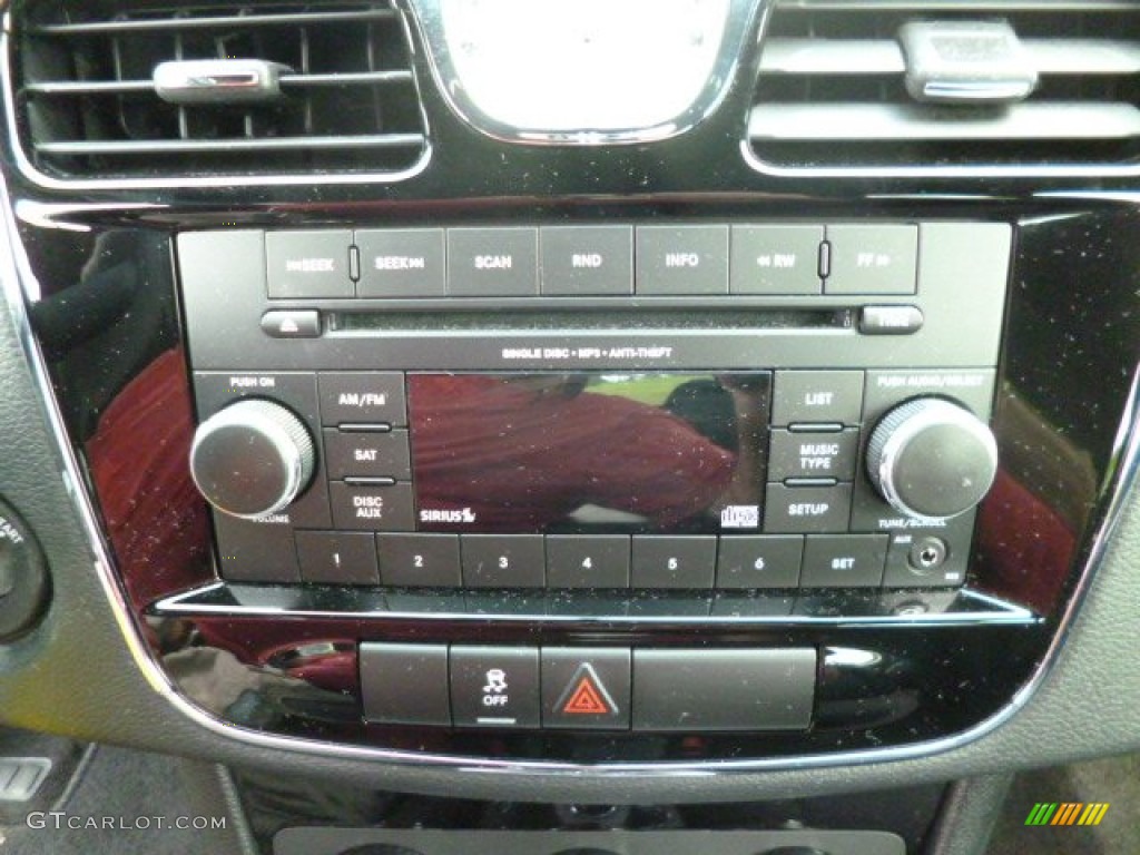 2013 Chrysler 200 Touring Sedan Audio System Photo #84169671