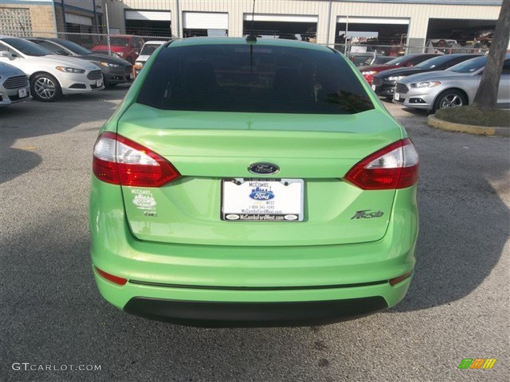 2014 Fiesta SE Sedan - Green Envy / Medium Light Stone photo #3