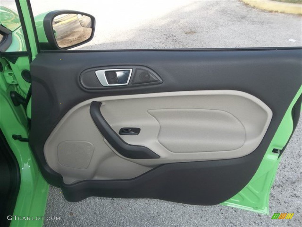 2014 Fiesta SE Sedan - Green Envy / Medium Light Stone photo #7