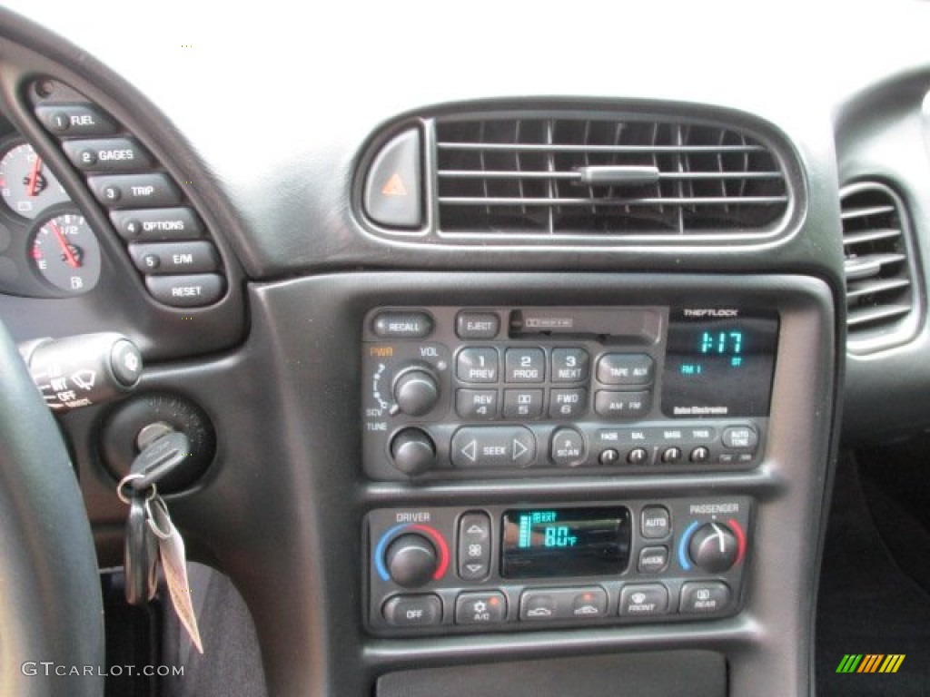 2002 Chevrolet Corvette Convertible Controls Photo #84174021
