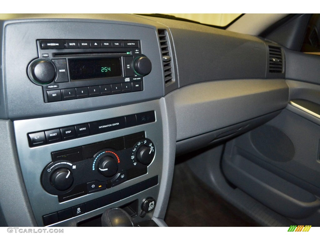 2005 Grand Cherokee Laredo 4x4 - Stone White / Medium Slate Gray photo #21