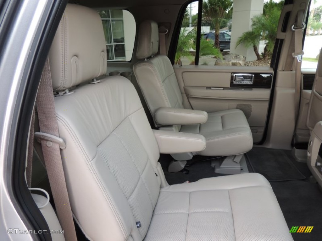 2010 Lincoln Navigator L Rear Seat Photo #84175710
