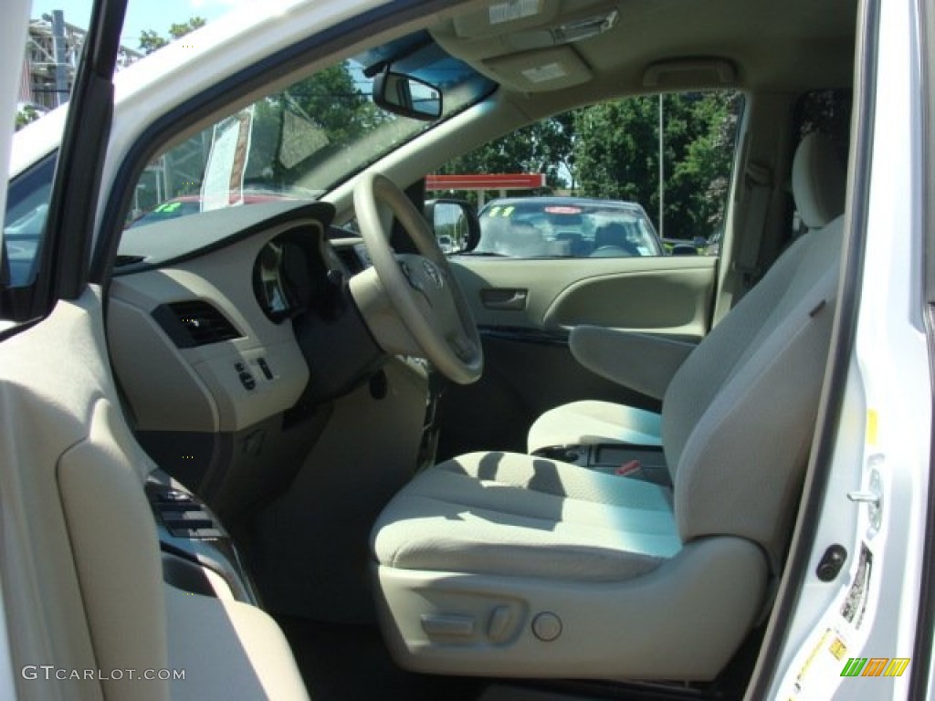 2011 Sienna LE AWD - Super White / Light Gray photo #7
