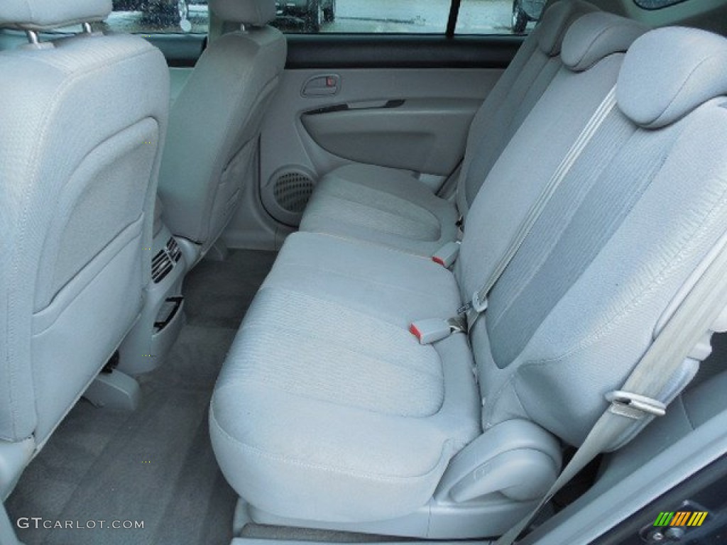 2007 Kia Rondo LX V6 Rear Seat Photos