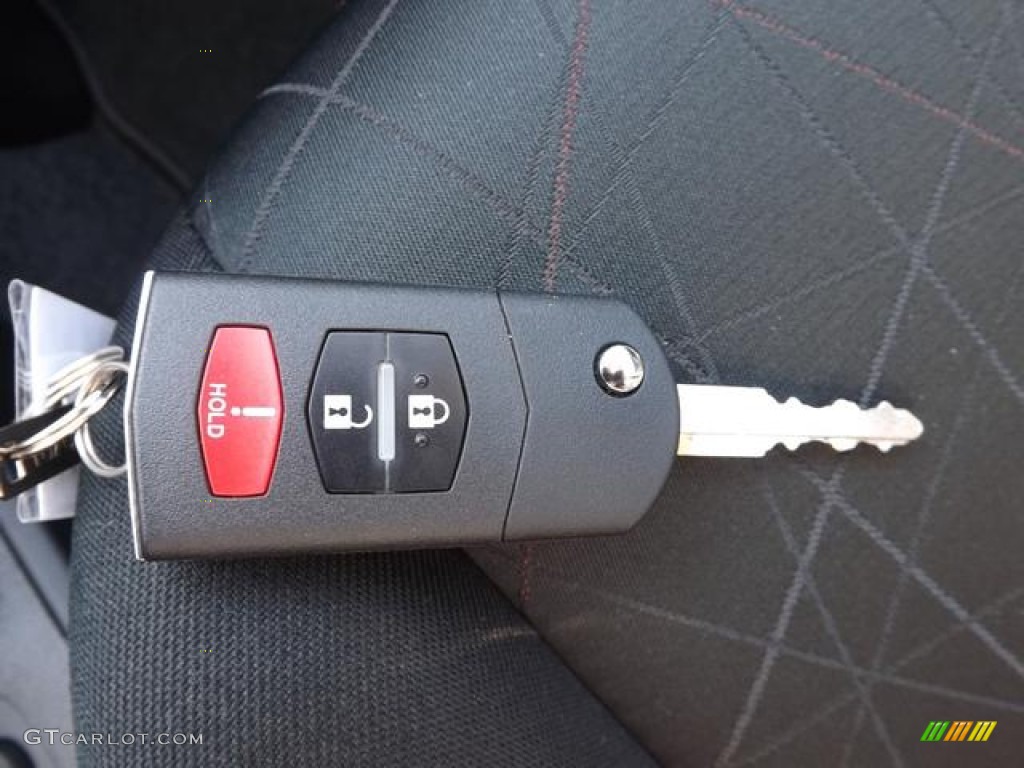 2013 Mazda MAZDA2 Sport Keys Photos