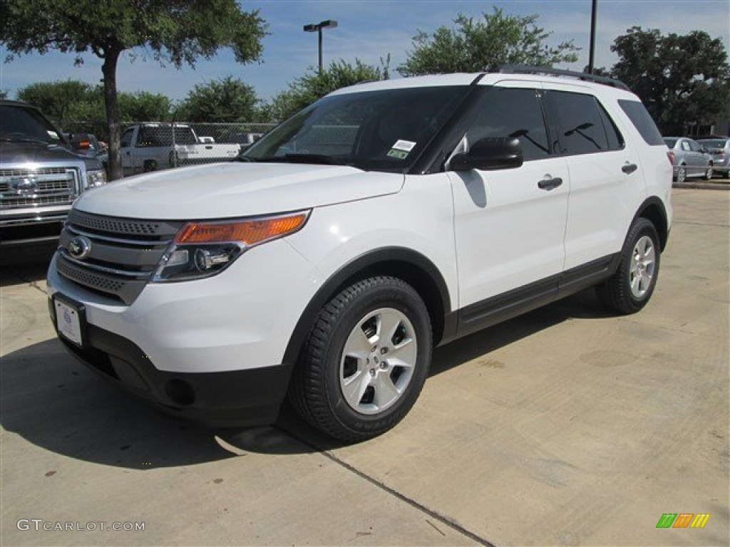 2014 Explorer FWD - Oxford White / Medium Light Stone photo #1