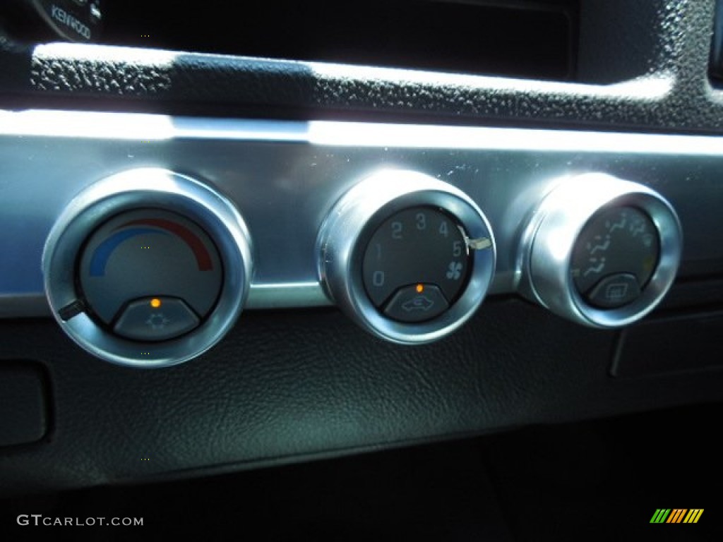 2004 Chevrolet SSR Standard SSR Model Controls Photo #84196553
