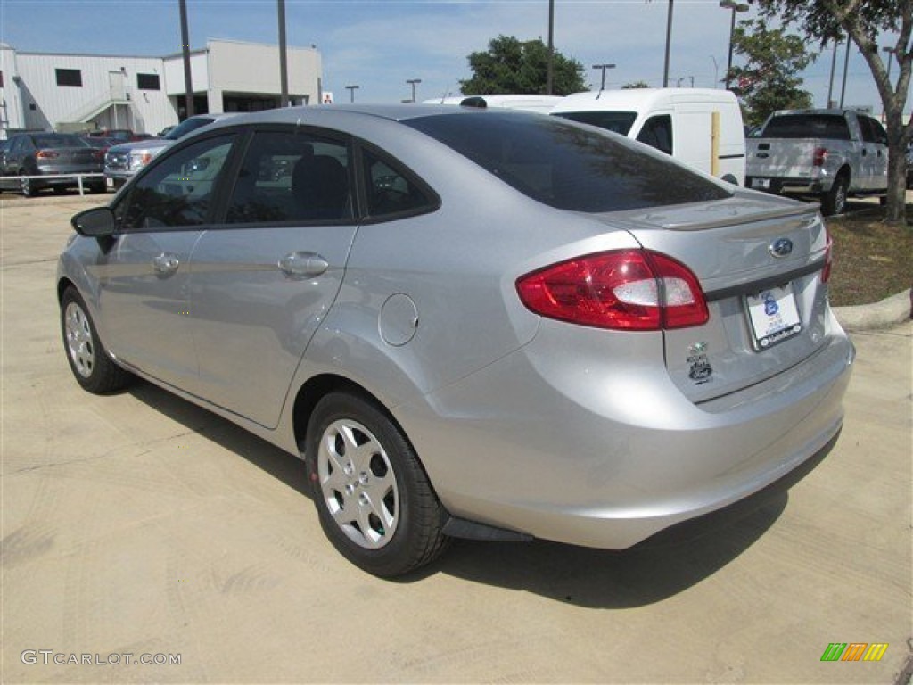 2013 Fiesta SE Sedan - Ingot Silver / Charcoal Black photo #3