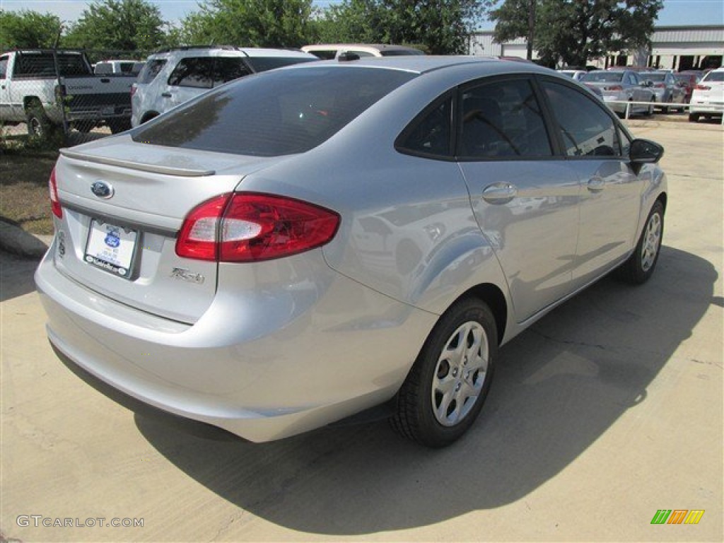 2013 Fiesta SE Sedan - Ingot Silver / Charcoal Black photo #5