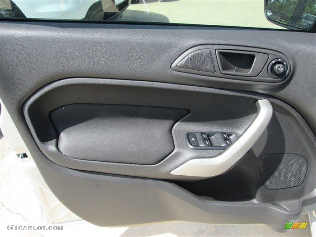 2013 Fiesta SE Sedan - Ingot Silver / Charcoal Black photo #16