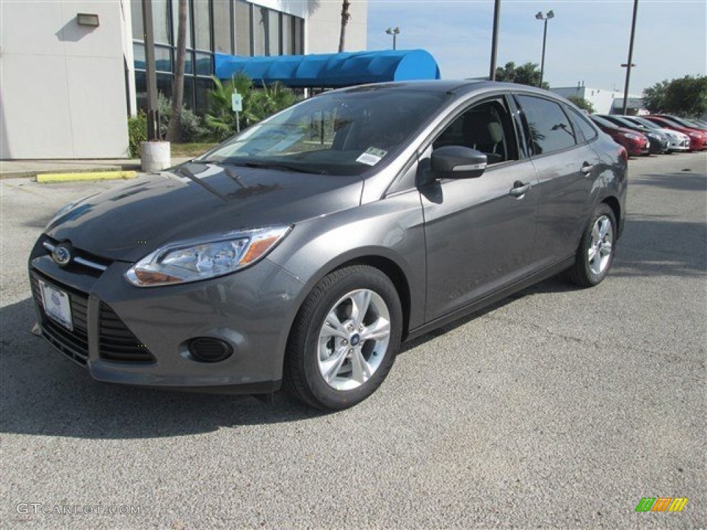 2014 Focus SE Sedan - Sterling Gray / Medium Light Stone photo #1