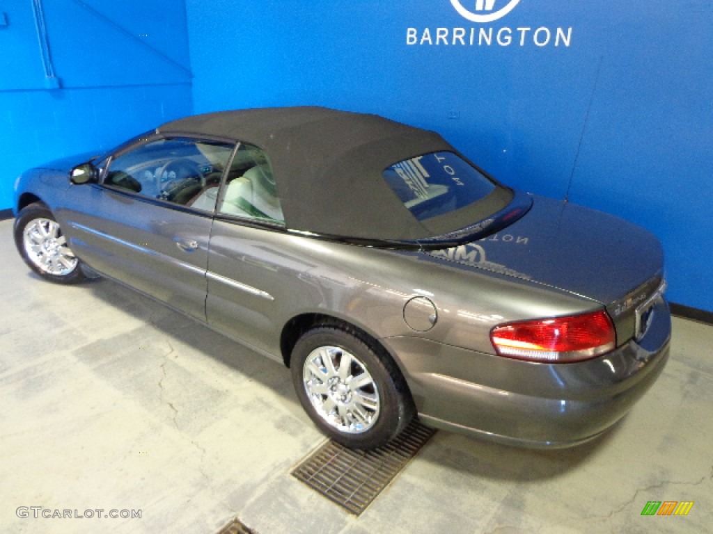 2004 Sebring Limited Convertible - Graphite Metallic / Taupe photo #19