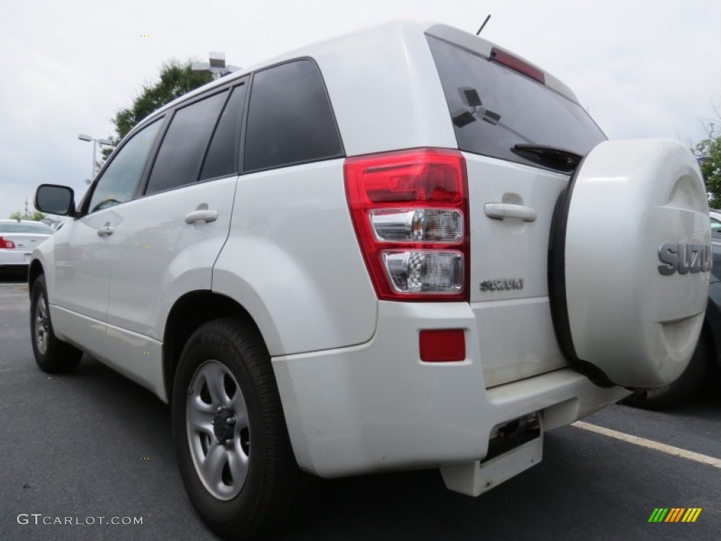 2011 Grand Vitara Premium - White Water Pearl / Beige photo #2
