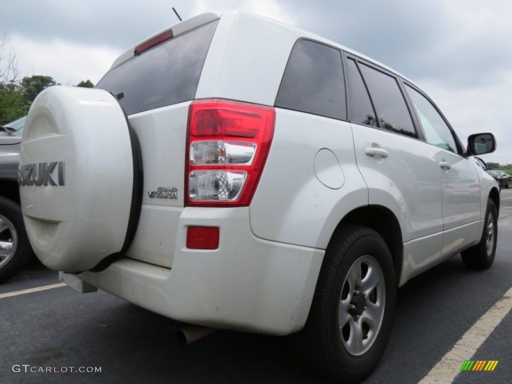 2011 Grand Vitara Premium - White Water Pearl / Beige photo #3