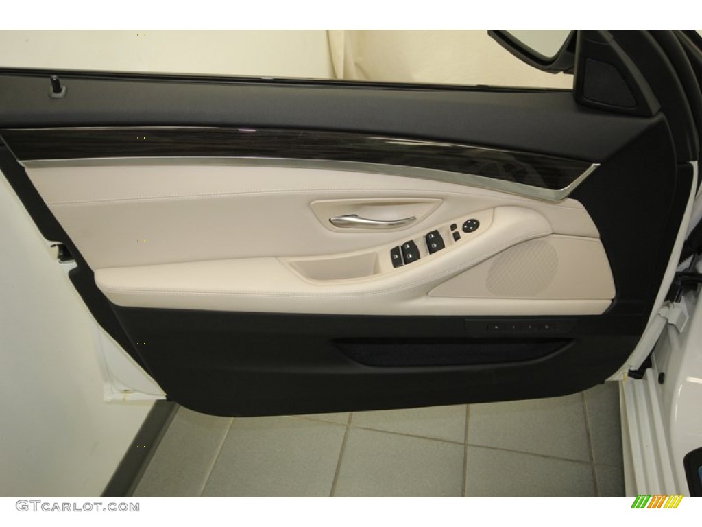 2014 BMW 5 Series 535i Sedan Ivory White/Black Door Panel Photo #84224153