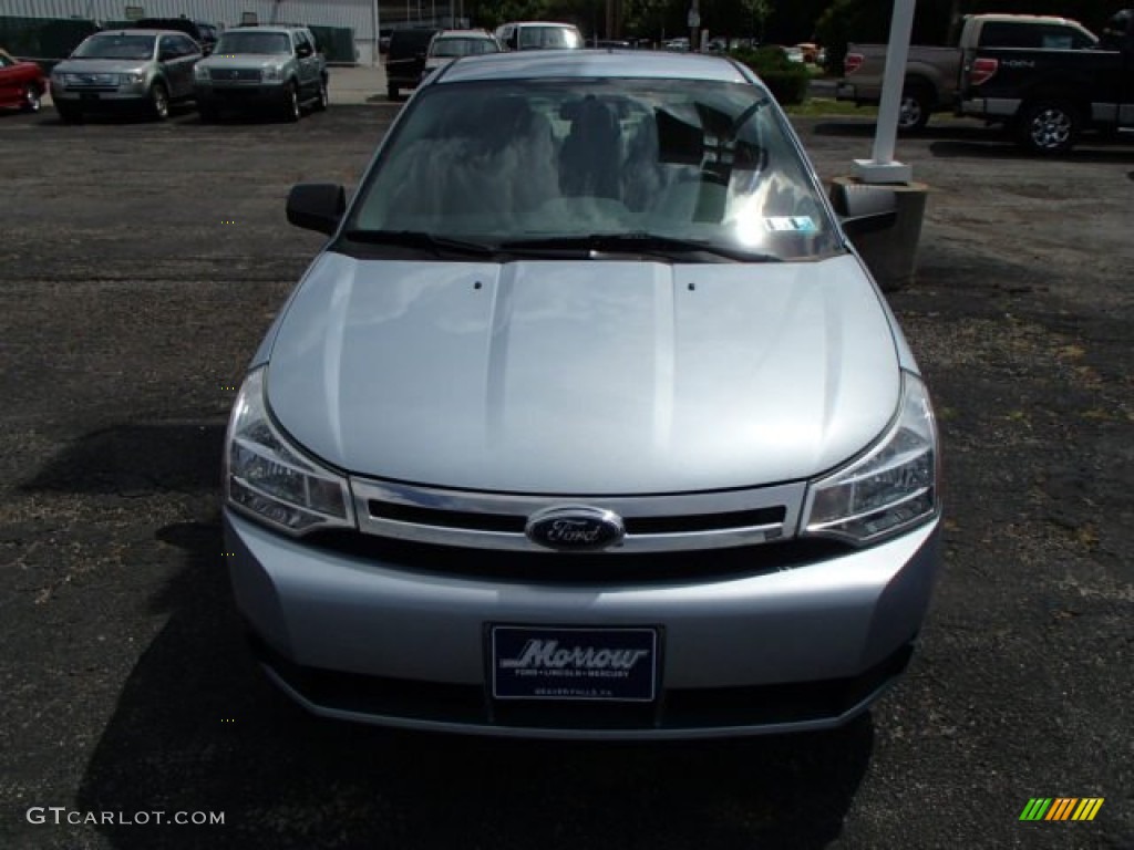 2009 Focus SE Sedan - Light Ice Blue Metallic / Medium Stone photo #3