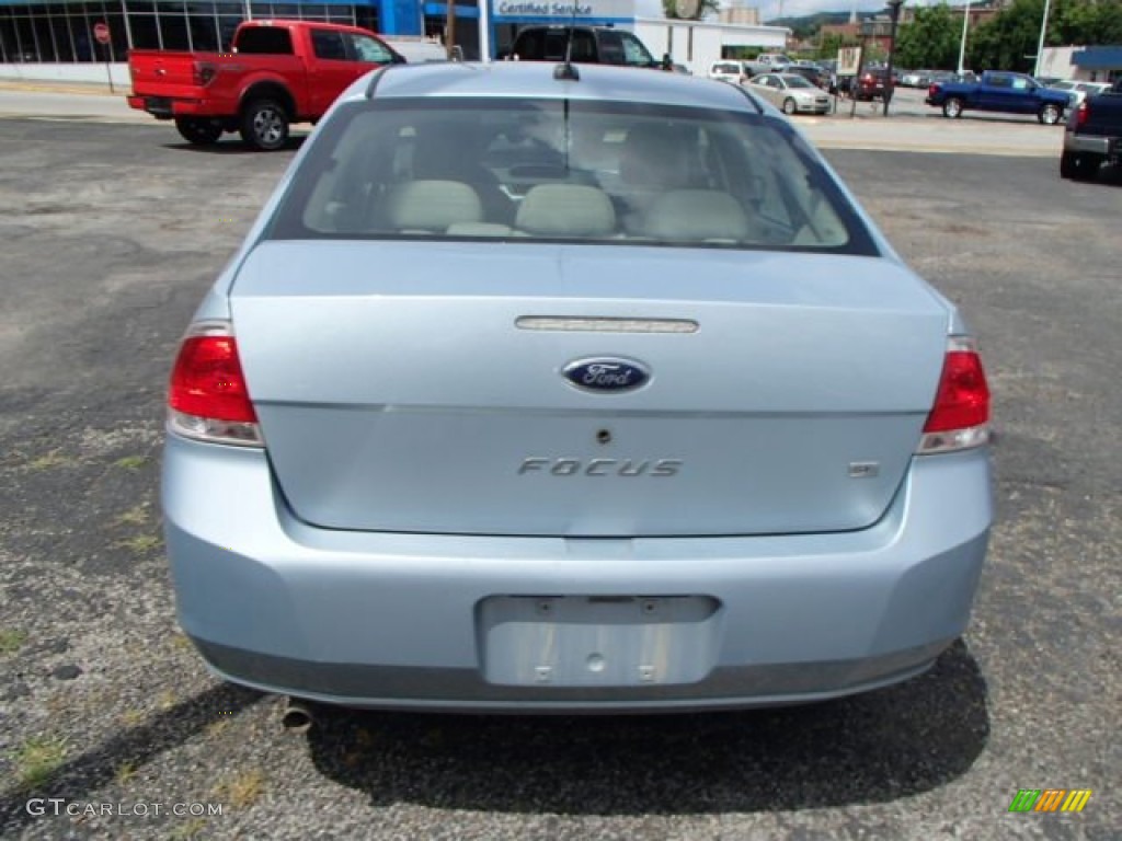 2009 Focus SE Sedan - Light Ice Blue Metallic / Medium Stone photo #7