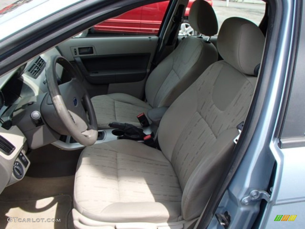 2009 Focus SE Sedan - Light Ice Blue Metallic / Medium Stone photo #10