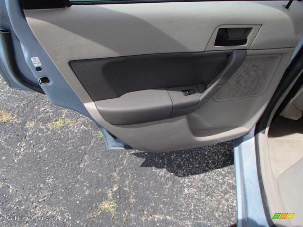2009 Focus SE Sedan - Light Ice Blue Metallic / Medium Stone photo #13