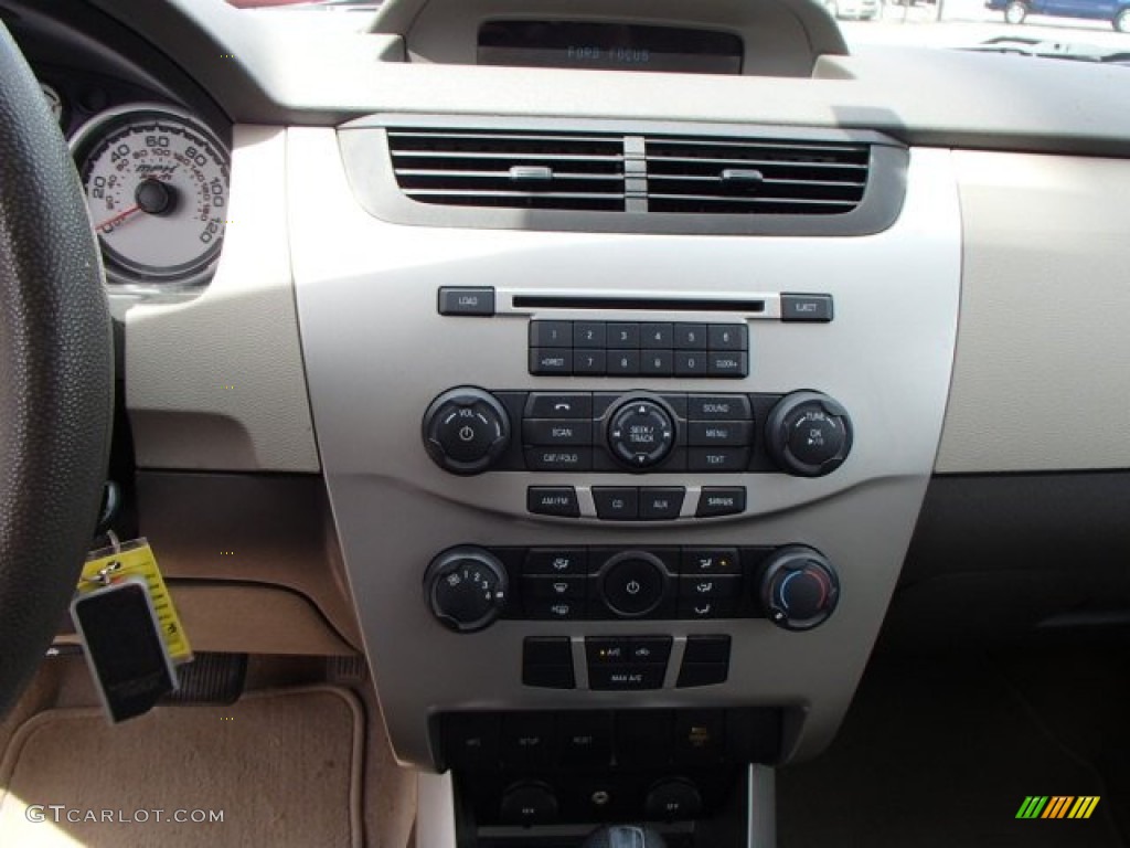 2009 Focus SE Sedan - Light Ice Blue Metallic / Medium Stone photo #16
