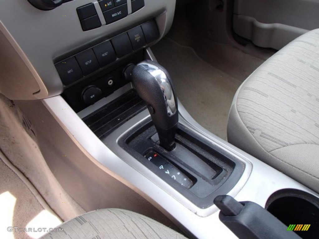 2009 Focus SE Sedan - Light Ice Blue Metallic / Medium Stone photo #17