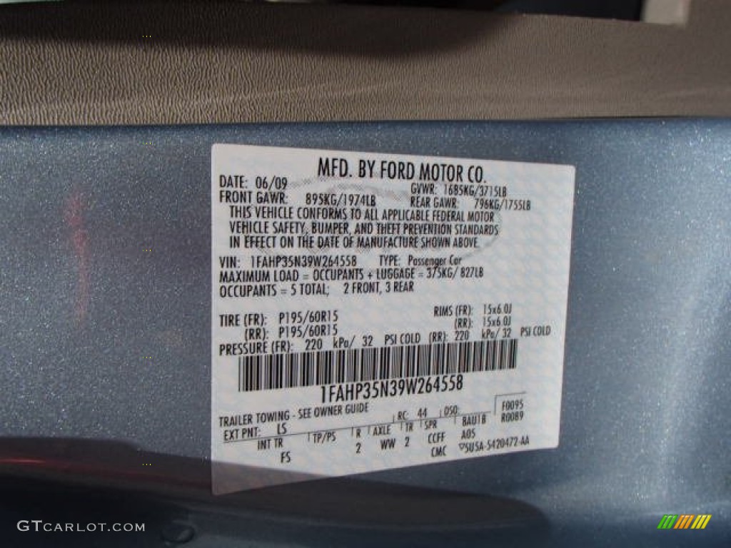 2009 Focus SE Sedan - Light Ice Blue Metallic / Medium Stone photo #20