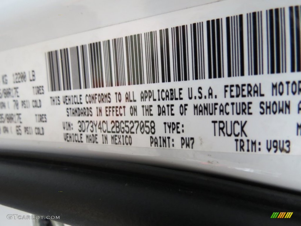 2011 Ram 3500 HD ST Crew Cab 4x4 Dually - Bright White / Dark Slate Gray/Medium Graystone photo #22