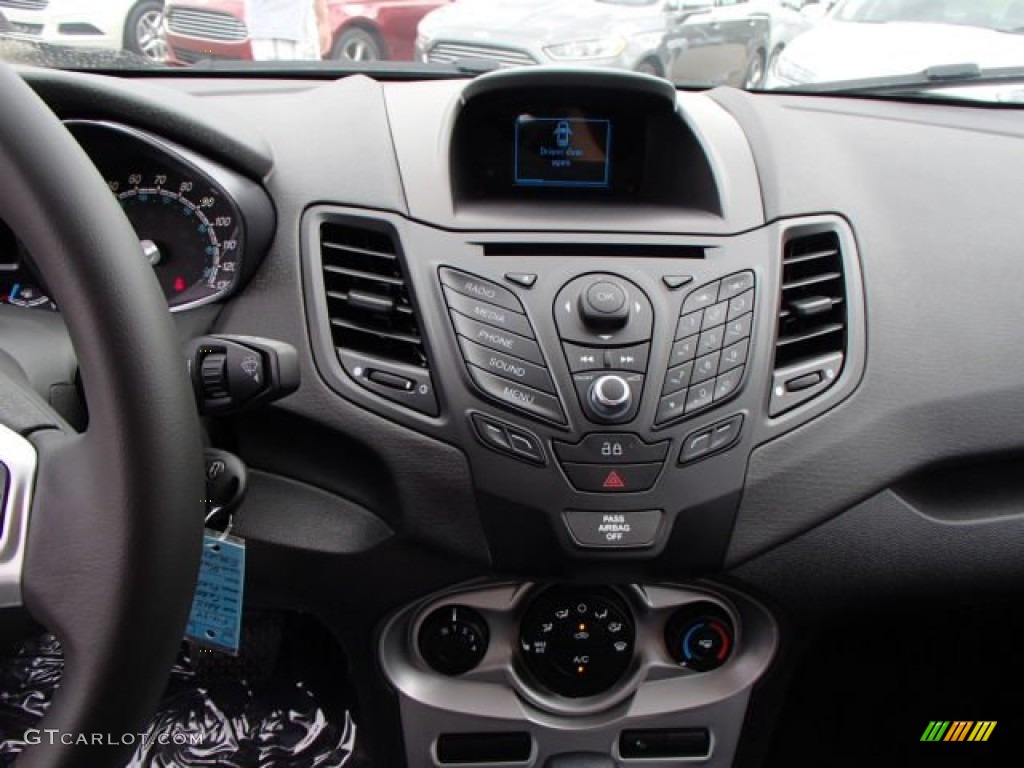 2014 Ford Fiesta SE Hatchback Controls Photo #84226762