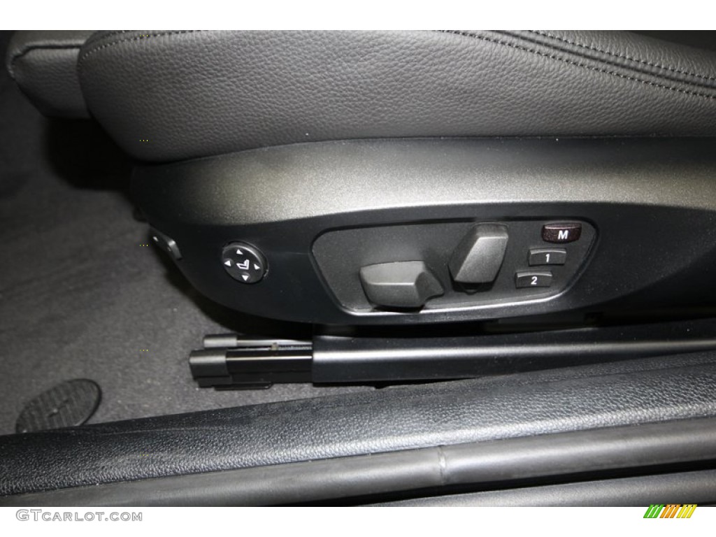 2013 BMW 1 Series 135i Coupe Controls Photo #84227924