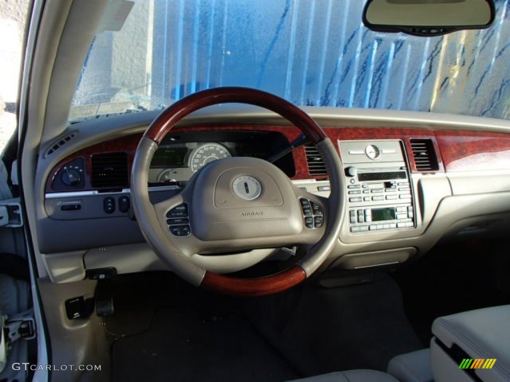 2003 Town Car Signature - Ceramic White Tri Coat / Medium Dark Parchment/Light Parchment photo #10