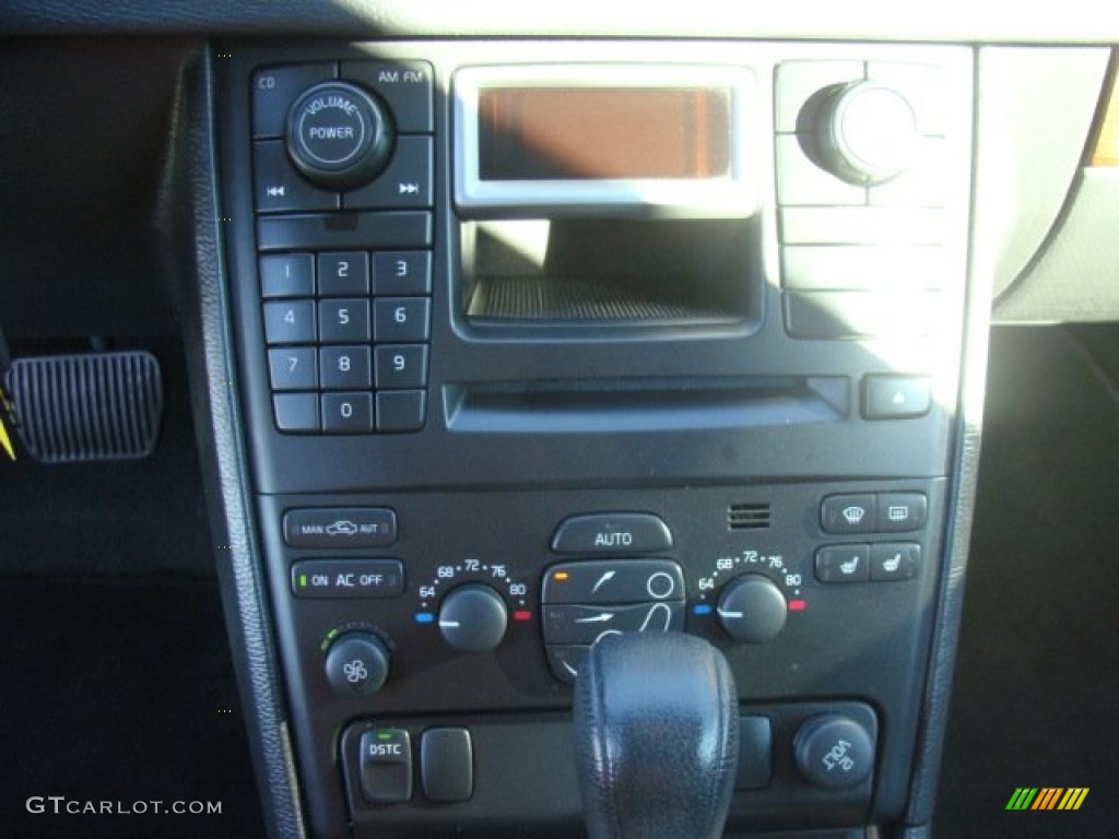 2004 XC90 2.5T AWD - Silver Metallic / Graphite photo #14