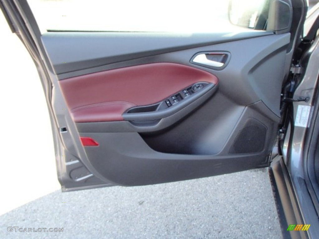 2014 Ford Focus SE Hatchback Tuscany Red Door Panel Photo #84234875
