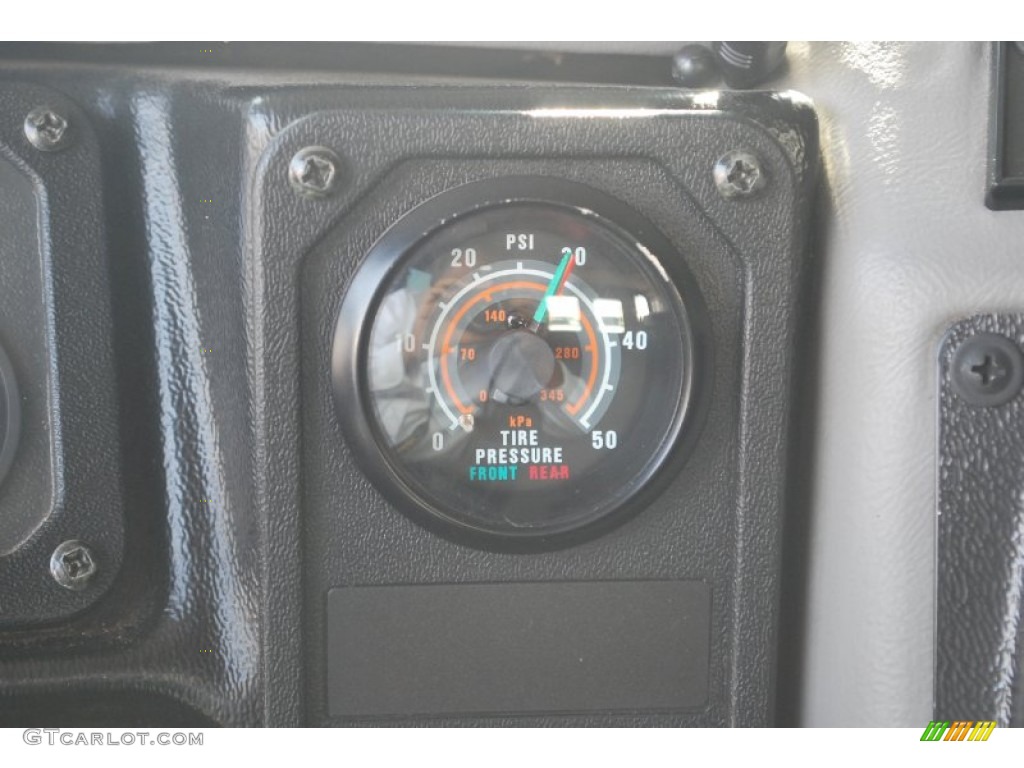 2003 Hummer H1 Wagon Gauges Photo #84236294