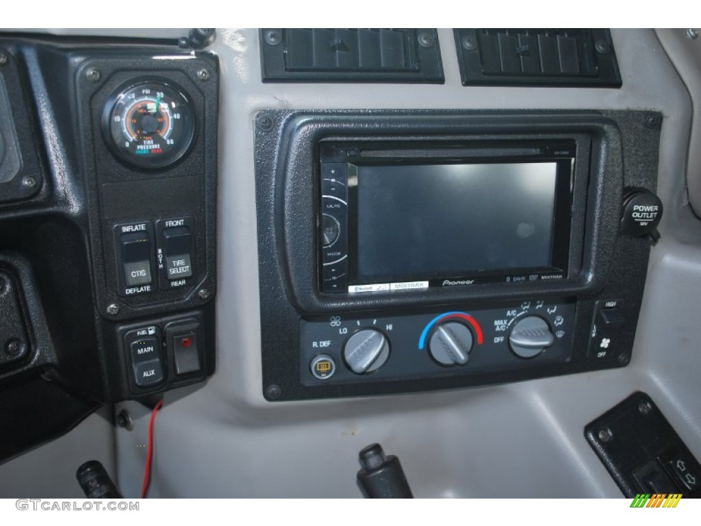 2003 Hummer H1 Wagon Controls Photos