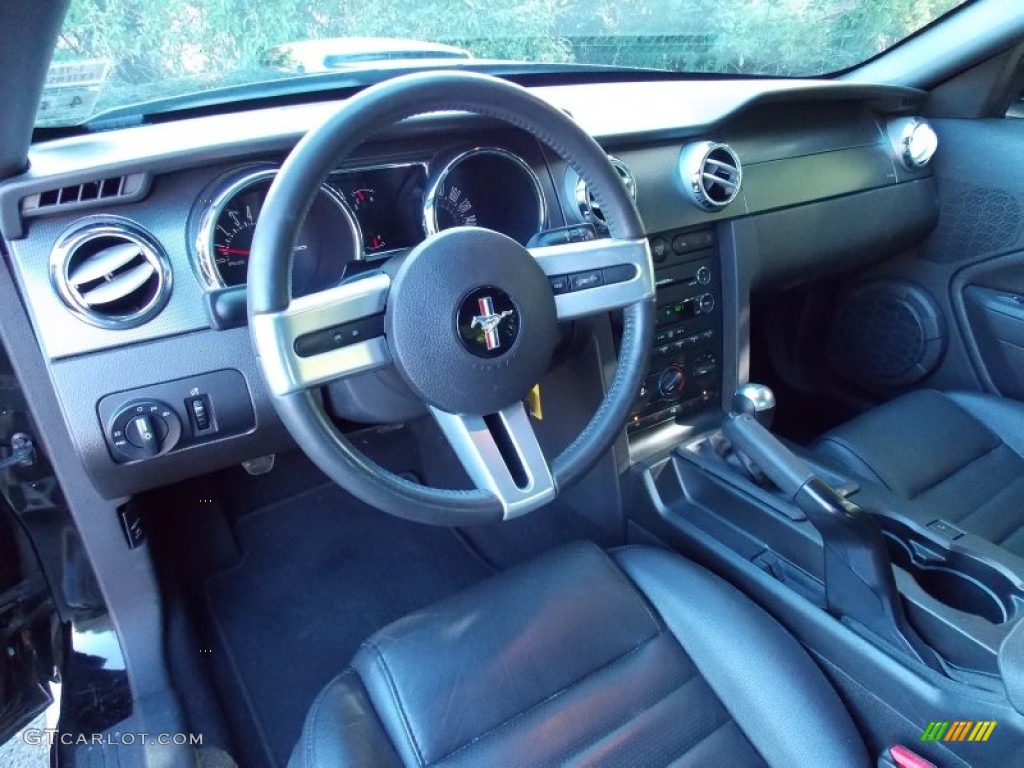 Dark Charcoal Interior 2009 Ford Mustang GT Premium Coupe Photo #84238910