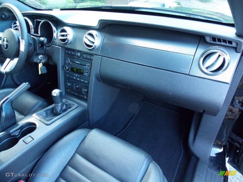 2009 Ford Mustang GT Premium Coupe Dark Charcoal Dashboard Photo #84239069